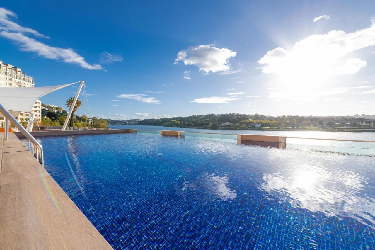 Pestana Douro Riverside - Preferred Hotels & Resorts, Lifestyle Valbom  외부 사진 Infinity pool at the resort