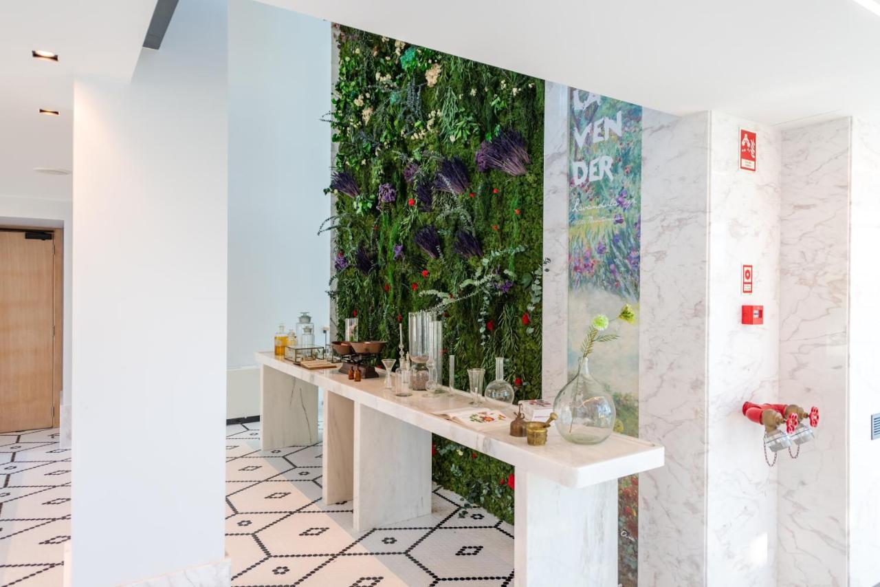 Pestana Douro Riverside - Preferred Hotels & Resorts, Lifestyle Valbom  외부 사진 A green wall in a hotel